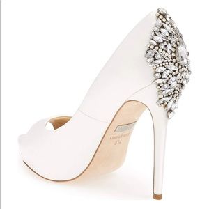 Badgley Mischka Kiara White Satin sz 8.5